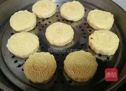 Illustration of how to make pumpkin bean paste pie 12