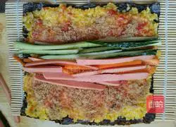 Illustration of how to make pumpkin and meat floss sushi 6