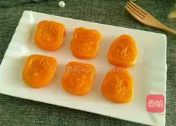 Illustration of how to make cartoon pumpkin cake 17