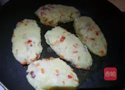 Illustration of how to make potato cakes 7