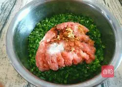 Illustration of how to make chives and pork stuffed whole wheat meatloaf 5