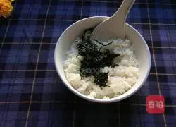 Illustration of how to make avocado sushi 3