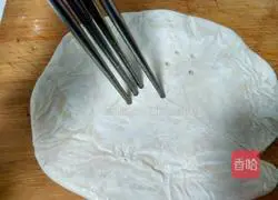 Illustration of how to make ham and assorted pizza with finger cake base 2