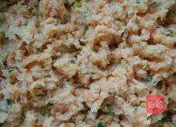 Illustration of how to make minced pork and lotus root cake 4