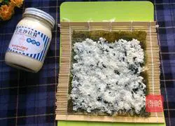 Illustration of how to make avocado sushi 6