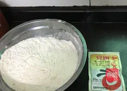 Illustration of how to make Sausage and Beef Pizza in an electric pan 1