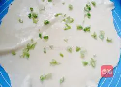 Illustration of how to make hot noodles and scallion pancakes 10