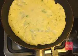 Illustration of how to make scallion egg pancake 4