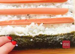 Illustration of how to make fruit sushi 2