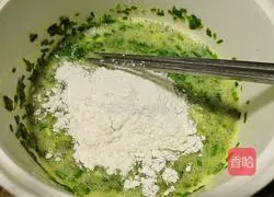 Illustration of how to make leek and egg pancakes 5