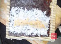 Illustration of how to make mini sushi 3