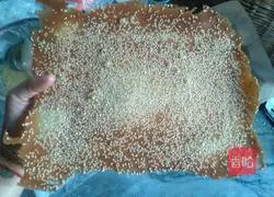 Illustration of how to make almond and sesame tile cake 5