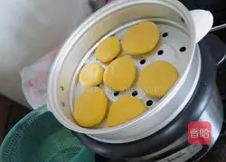 Illustration of how to make steamed glutinous rice flour pumpkin cakes 9