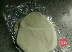 Illustration of how to make scallion pancakes 6