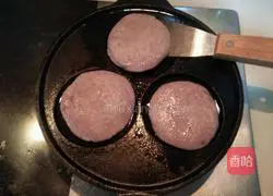 Milk-flavored purple potato filling and red bean dregs cake recipe 14