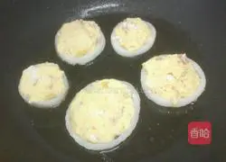 Illustration of how to make onion ring meatloaf 5