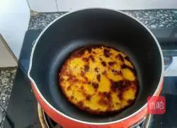 Illustration of how to make egg yolk pancakes 12