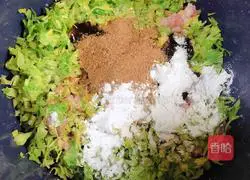 Illustration of how to make pan-fried lotus root and celery meatloaf 6