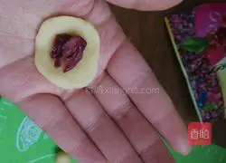 Illustration of how to make cranberry shortcake 13