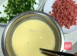 Illustration of how to make ham sausage, green onion and egg pancake 6