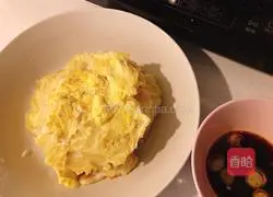 Illustration of how to make potato shredded egg pancakes 6