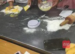 Almond crispy cake Illustration of how to do it 1