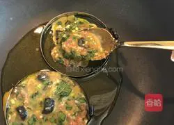 Illustration of how to make toon and sea cucumber pancakes 6