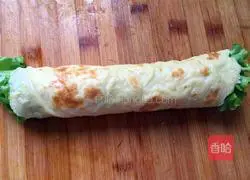 Illustration of how to make egg pancakes rolled with shredded potatoes 10