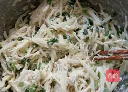 Illustration of how to make pan-fried potato pancakes 8