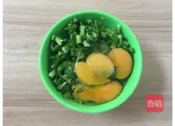 Illustration of how to make green pepper egg pancake 3