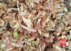 Illustration of how to make scallion pork pie 3