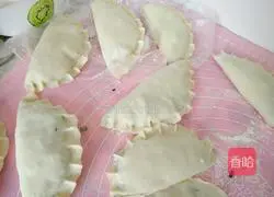 Illustration of how to make chive pancake 8