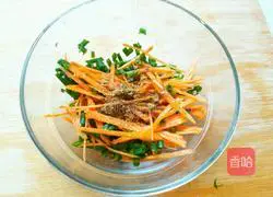 Illustration of how to make carrot and scallion pancakes 3