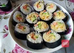Illustration of how to make sushi rolls 16