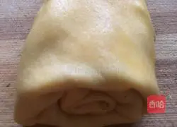 Illustration of how to make a towel roll 9