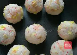 Illustration of how to make sushi rice balls 6