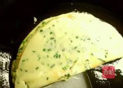 Illustration of how to make green onion and egg pancakes 4