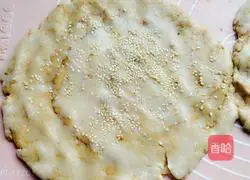 Illustration of how to make sesame paste cakes with electric baking pan 9