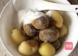 Illustration of how to make salt and pepper potato pancakes 4