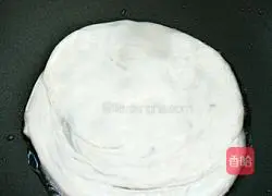 Illustration of how to make scallion hand-shredded pancakes 5