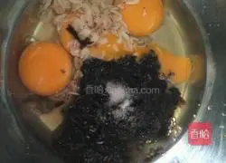 Illustration of how to make seaweed and shrimp skin egg pancake 2