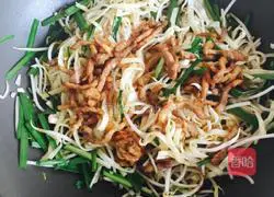 Illustration of how to make bean sprouts fried cakes 13