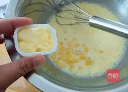 Illustration of how to make small corn pancakes 4
