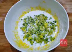 Illustration of how to make green onion and egg pancakes 5