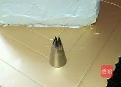 Illustration of how to make French buttercream cakes 6