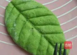 Illustration of how to make small leaf bean paste cake 11