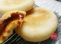 Illustration of how to make brown sugar stuffed dough cakes 16