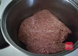 Illustration of how to make cumin beef crispy biscuits 3