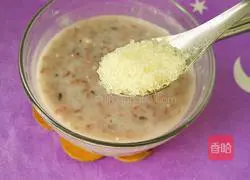 Illustration of how to make black rice and milk pancakes 4