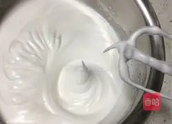 Illustration of how to make meat floss cake rolls 3